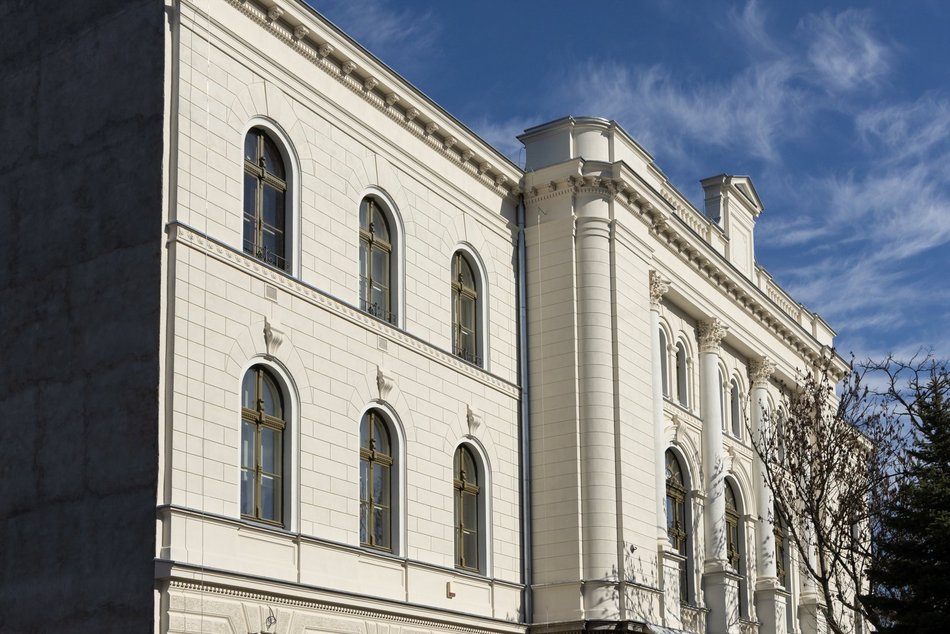 Finał remontu IV LO w Łodzi. Zabytkowy gmach odzyskał swój dawny blask