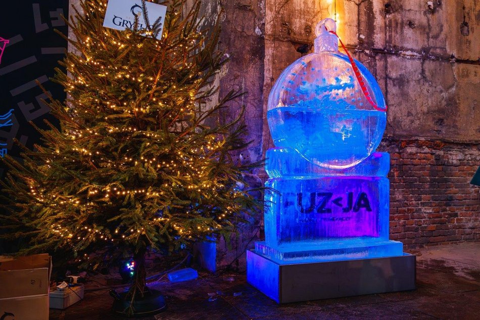 Łódź. Kulinarny Targ Świąteczny w Fuzji Łódź. Smakołyki, lodowe rzeźby i więcej