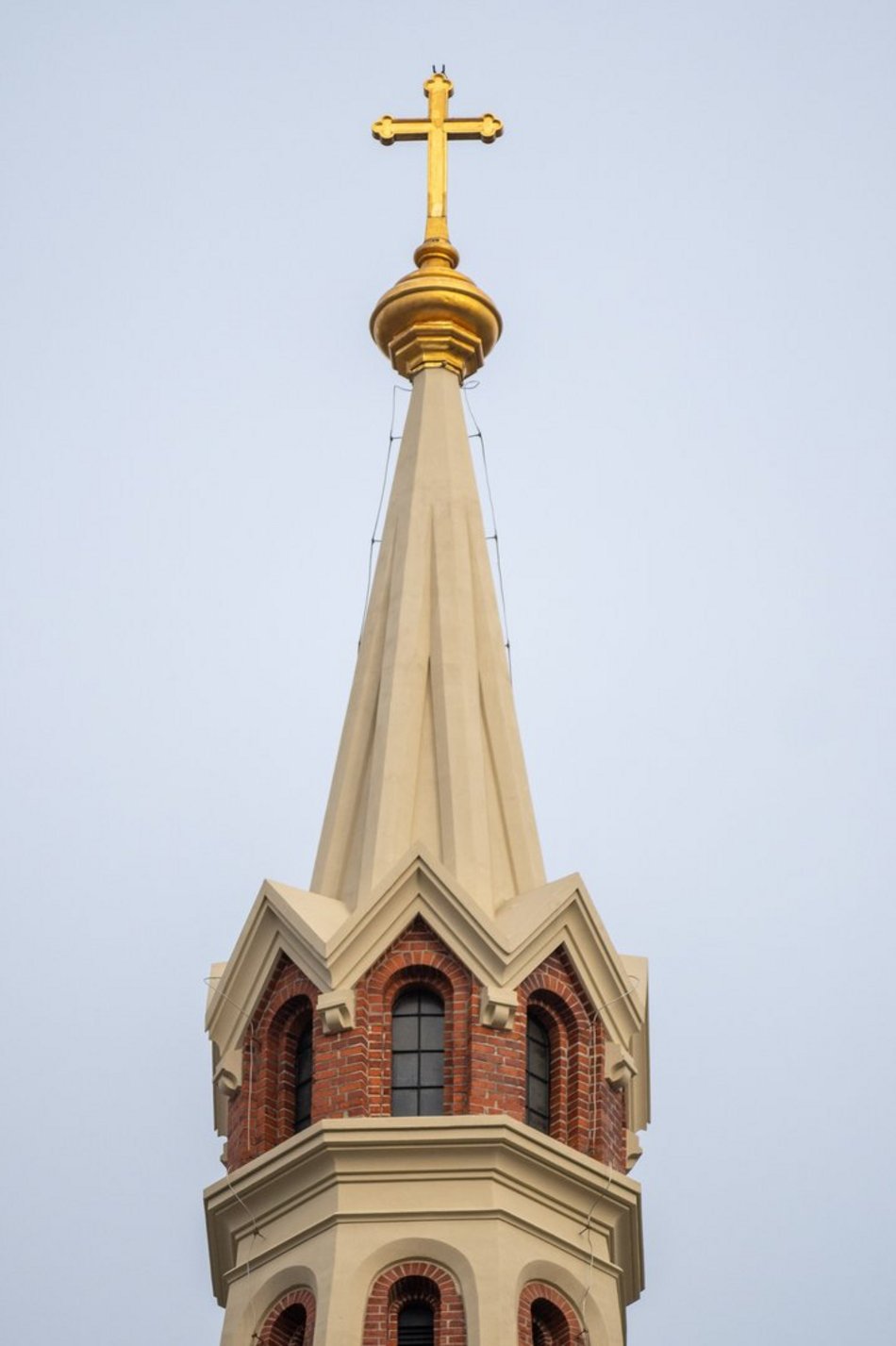 Kościół przy Sienkiewicza w Łodzi po remoncie. Jego wieże znów lśnią