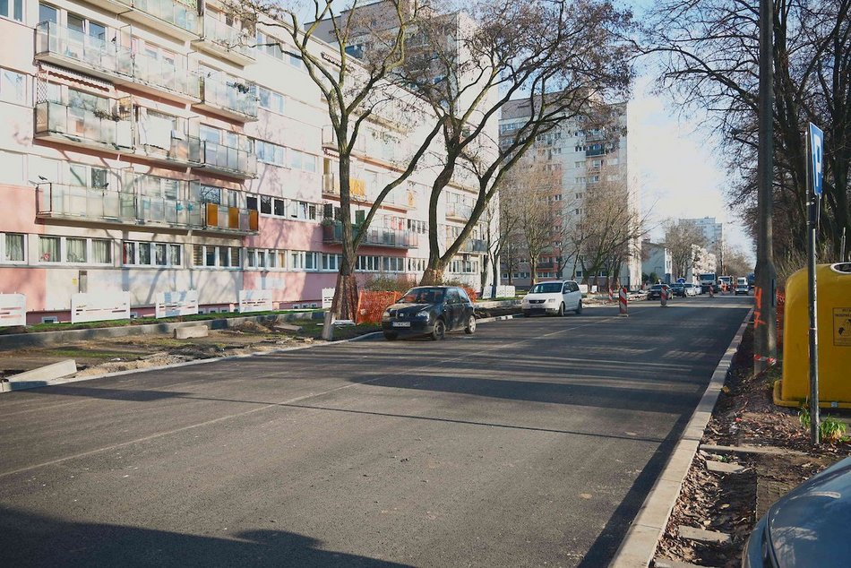 Łódź. Remont Łanowej w Łodzi. Jest już nowa jezdnia, trwają prace brukarskie
