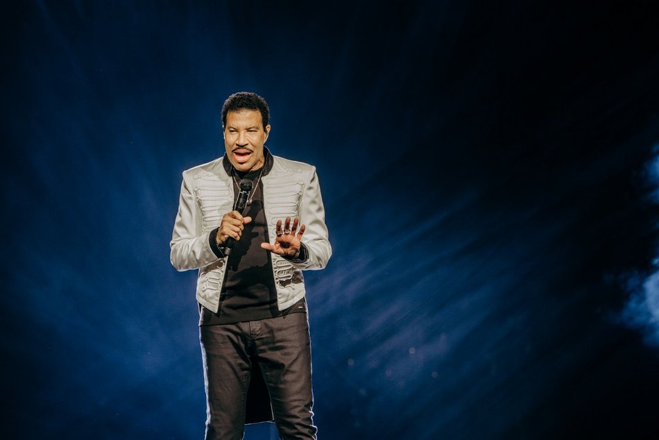 Łódź. Lionel Richie w Łodzi. Ponadczasowe hity porwały publiczność w Atlas Arenie