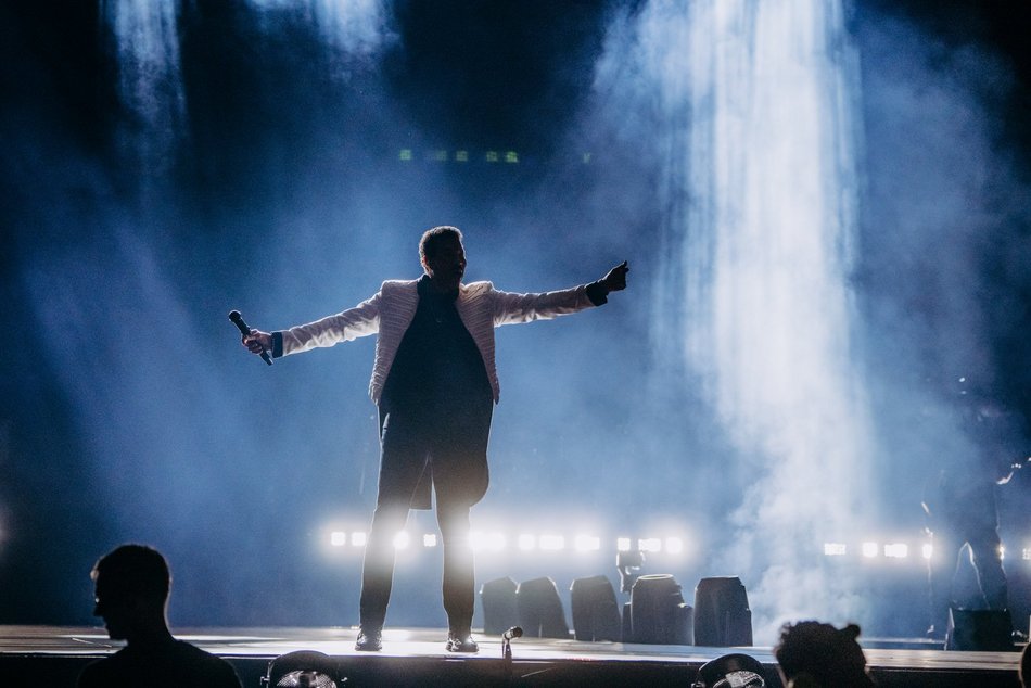 Łódź. Lionel Richie w Łodzi. Ponadczasowe hity porwały publiczność w Atlas Arenie