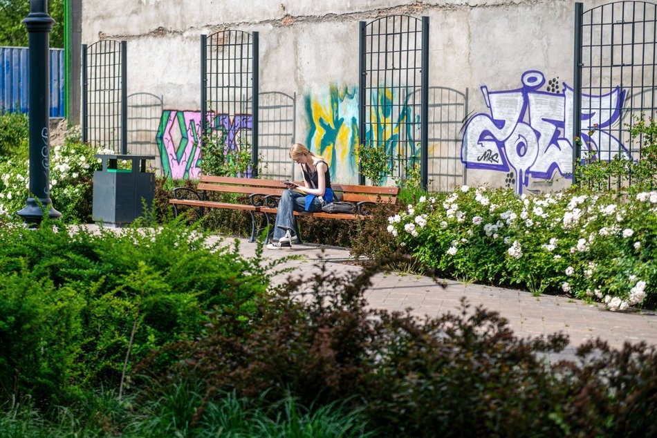 Wracamy na Mielczarskiego w Łodzi po remoncie. Ulica zachwyca zielenią i... spokojem!