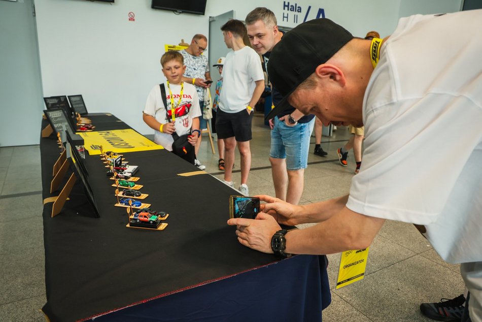 Łódź. Hot Wheels opanowały halę Expo Łódź! Setki miniatur aut, wyścigi na żywo i nie tylko!