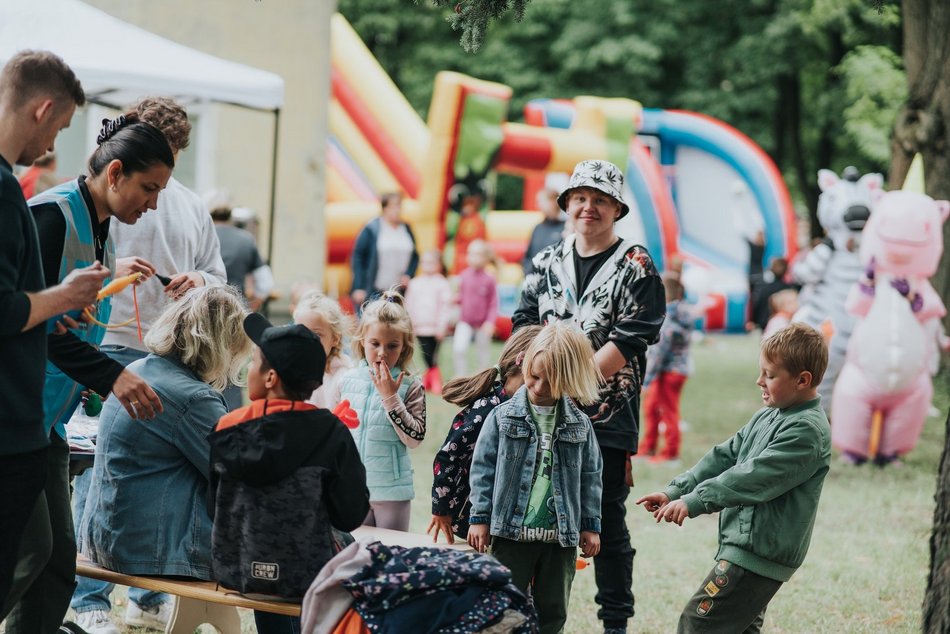Łódź. „Czwartki na wesoło" z MOPS Łódź. Gry, zabawy, warsztaty, dmuchańce i przekąski