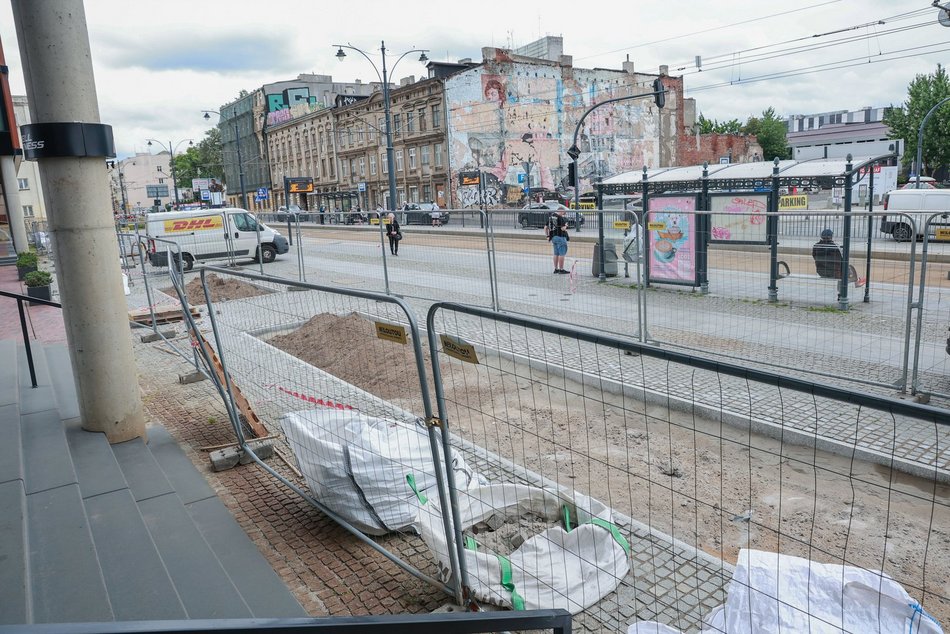 Łódź. Odbetonowanie przy Bramie Miasta