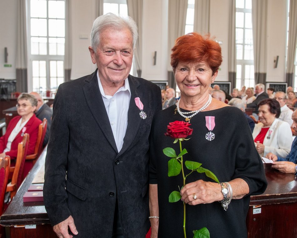 Łódź. Medale za długoletnie pożycia małżeńskie. Rekordziści są razem ponad 60 lat!
