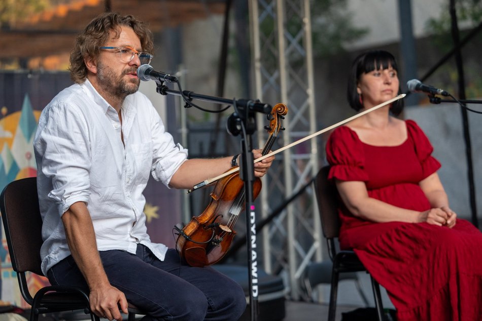 Łódź. Sobotnie Brzmienia na Piotrkowskiej w Łodzi. Klimatyczny początek wieczoru w Pasażu Róży