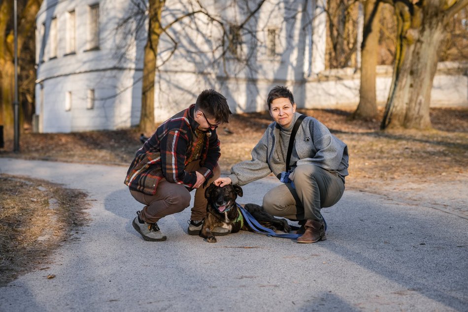 Łódź. Trójnogi Natan ze schroniska w Łodzi znalazł dom! Poznaj Martę i Kasię, które obdarzyły go miłością