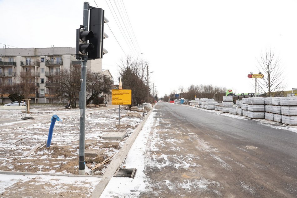 Łódź. Nowy asfalt na Zakładowej w Łodzi. Remont ważnej ulicy na Olechowie bliżej finiszu