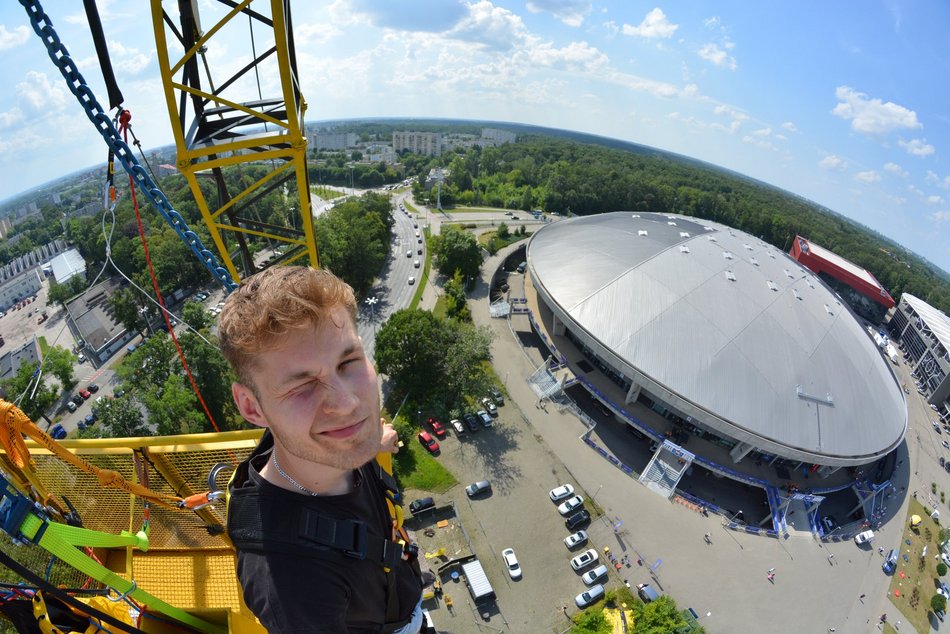 Skoki na bungee przy Atlas Arenie w Łodzi