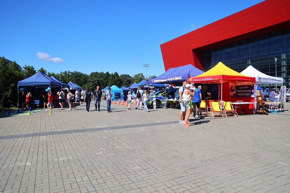 Piknik rodzinny "Bezpieczne wakacje z mundurem" pod Atlas Areną