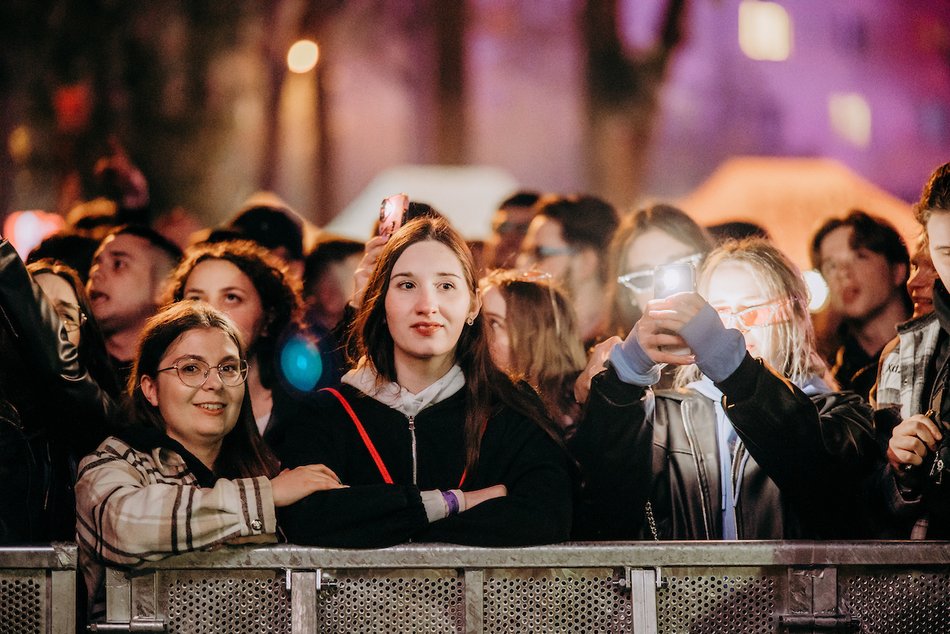 Łódź. Juwenalia 2025 w Łodzi. Pierwsze koncerty na Lumumbowie przyciągnęły tłumy
