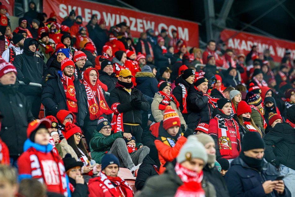 Łódź. Kibice na meczu Widzewa Łódź z Koroną Kielce