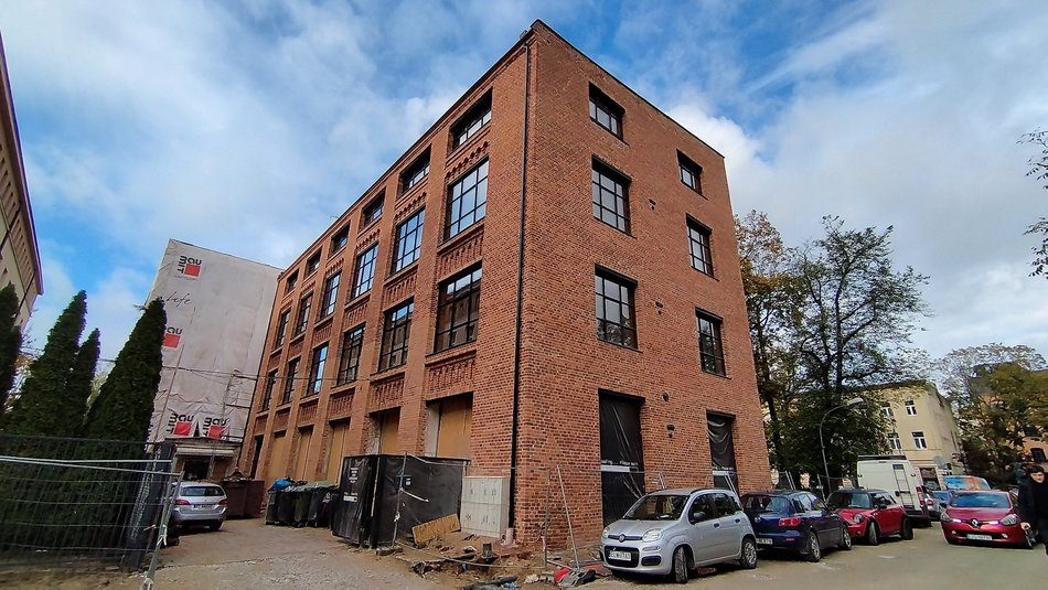 Fabryka przy pl. Komuny Paryskiej 6