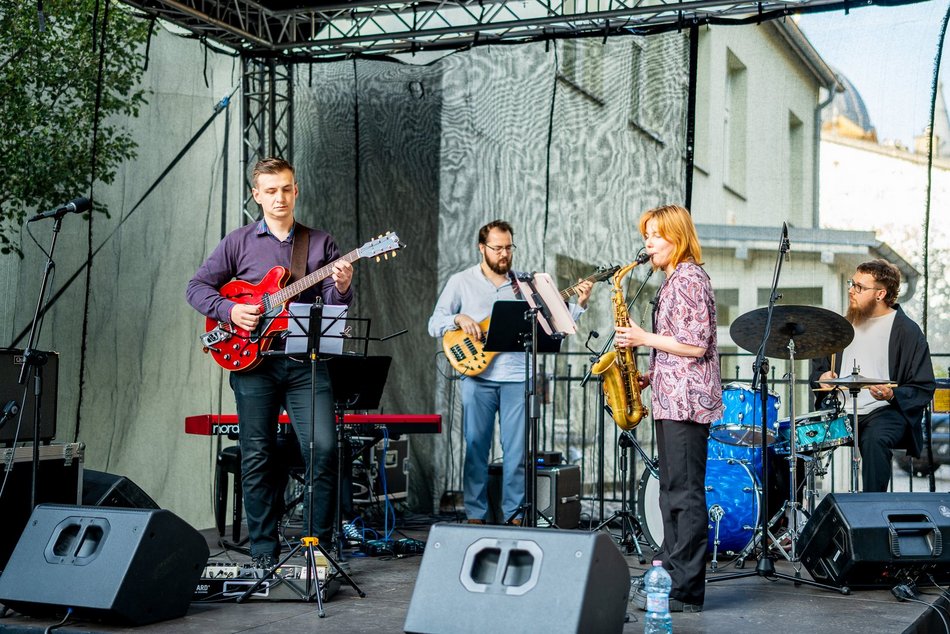 Łódź. Jazzowe Wtorki w Łodzi. Youth Jazz Band wystąpił w Pasażu Róży