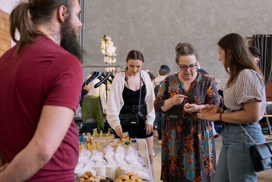 Łódź. Kiermasz staroci w Ogrodach Geyera