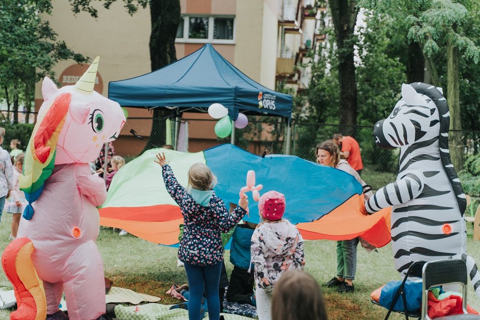 Łódź. „Czwartki na wesoło" z MOPS Łódź. Gry, zabawy, warsztaty, dmuchańce i przekąski