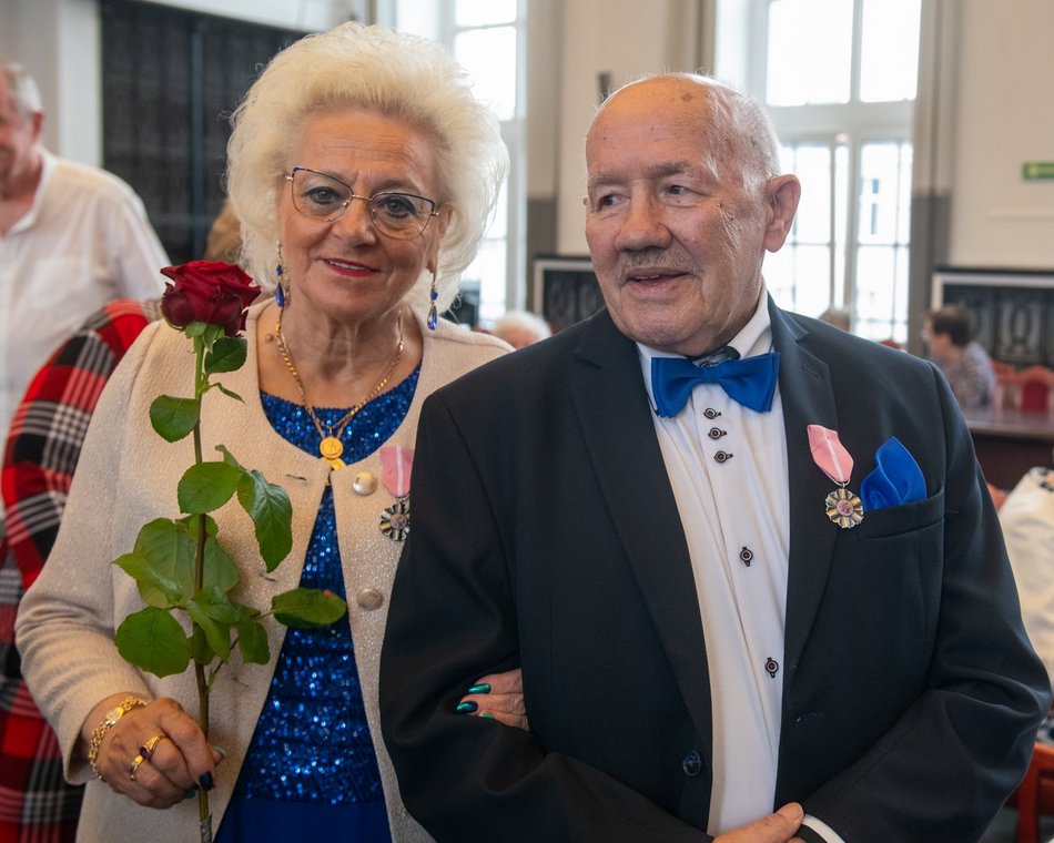 Łódź. Medale za długoletnie pożycia małżeńskie. Rekordziści są razem ponad 60 lat!