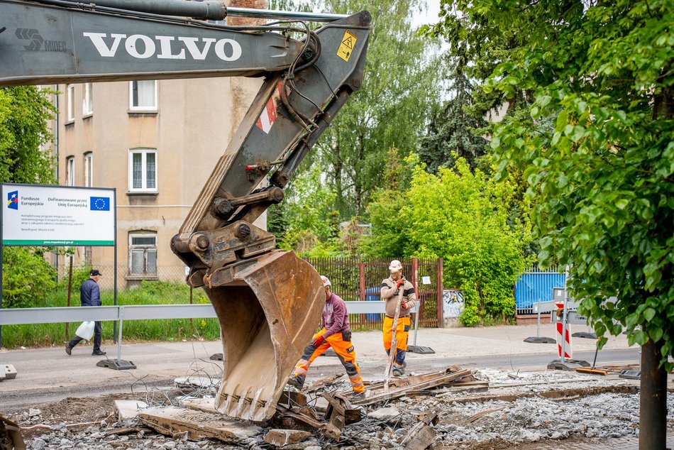 Łódź. Remont Rzgowskiej w Łodzi na pełnych obrotach. Zniknęło torowisko MPK Łódź i stary asfalt!