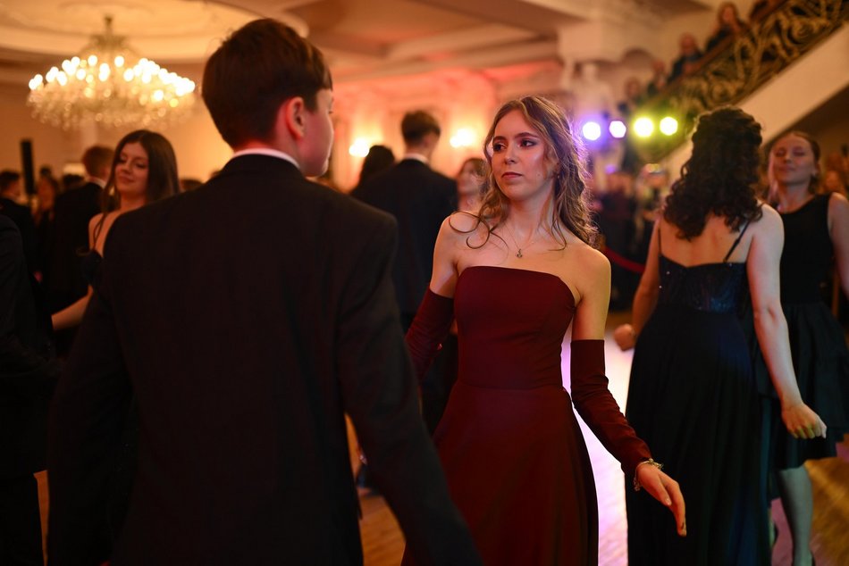 Studniówka III LO w Łodzi. Szyk i elegancja w Białym Pałacu