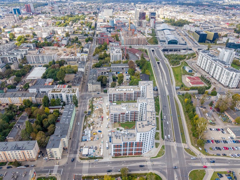 Łódź. Nowe Centrum Łodzi rośnie w oczach! Zobacz wielką budowę przy Tuwima z lotu ptaka