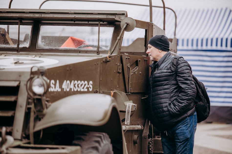 Łódź. WOŚP 2025 w Łodzi. Kultowe pojazdy zjechały do Manufaktury