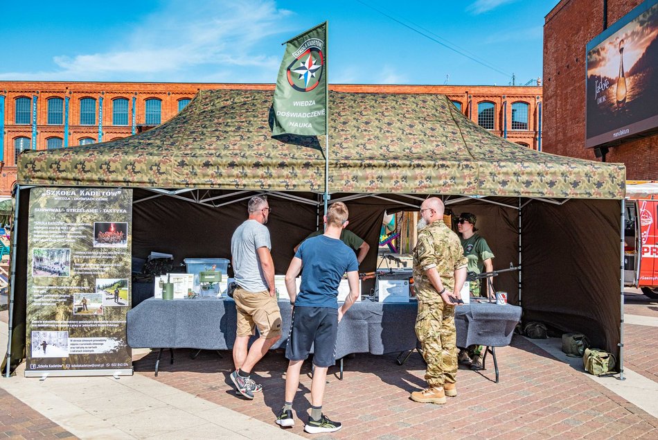 Piknik weterana w Manufakturze