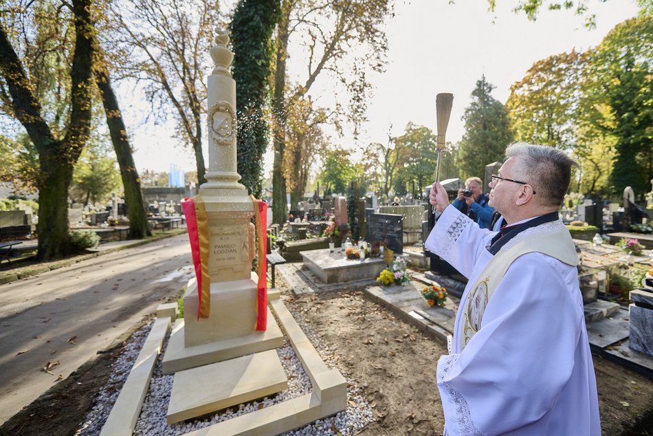 Stary Cmentarz w Łodzi. Odsłonięto Pomnik Pierwszych Łodzian