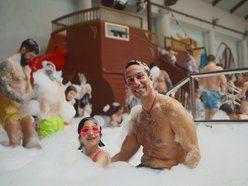 Łódź. Piana Party w Aquaparku Fala