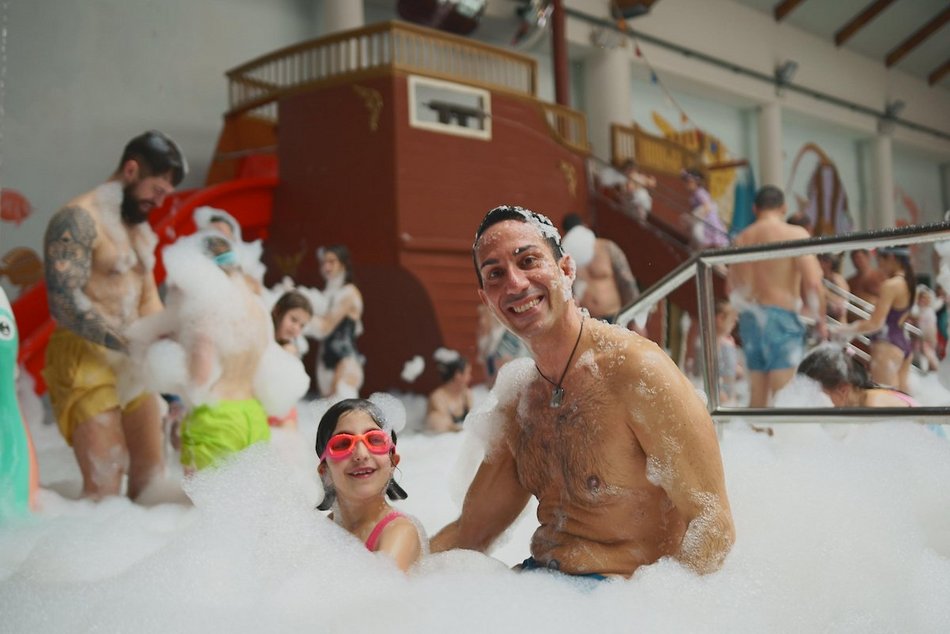 Łódź. Piana Party w Aquaparku Fala