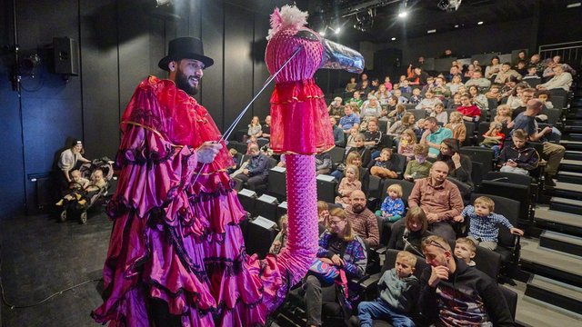 Baśniowa Piotrkowska znów na deskach. Dzieci rozpoczęły sezon teatralny [ZDJĘCIA]