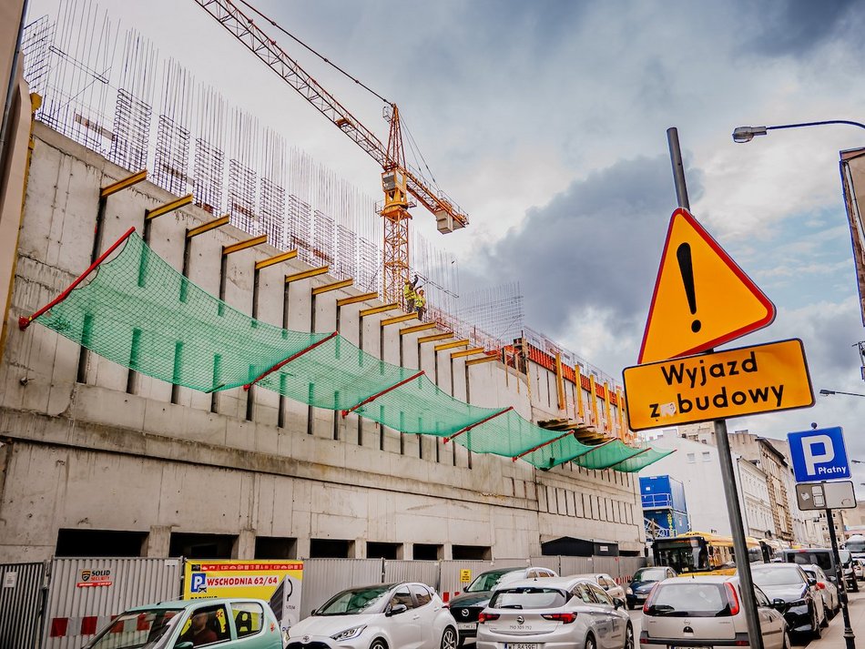 Łódź. Budowa parkingów wielopoziomowych w Łodzi. Zobacz, jak powstają kolejne piętra!
