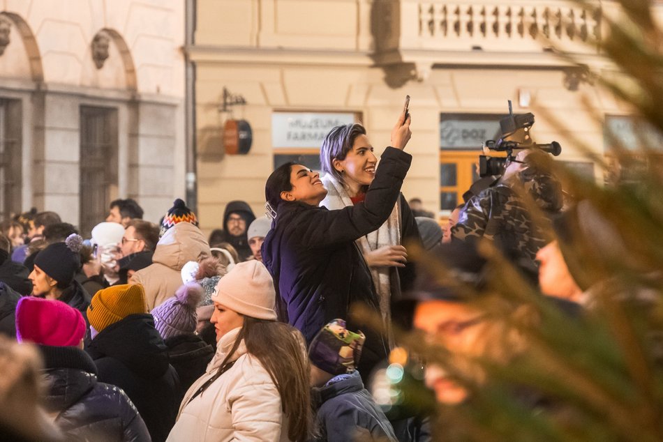 Tłumy na otwarciu Jarmarku Bożonarodzeniowego w Łodzi. Byłeś/aś? Znajdź się na zdjęciach!