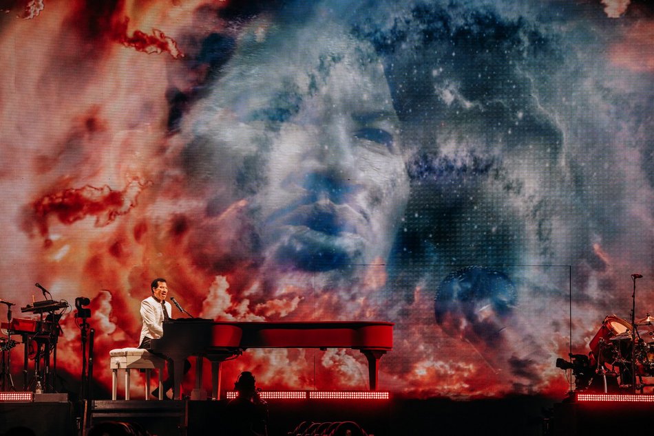 Łódź. Lionel Richie w Łodzi. Ponadczasowe hity porwały publiczność w Atlas Arenie