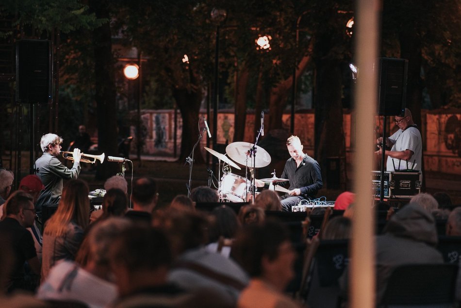 Łódź. Piotrkowska Kameralnie. Duet BLED wystąpił w pasażu Rubinsteina w Łodzi