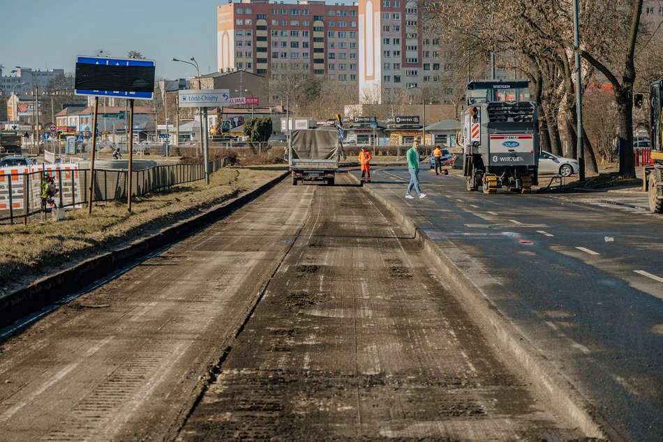 Remont Broniewskiego w Łodzi ruszył pełną parą. Drogowcy pracują nad nowym torowiskiem
