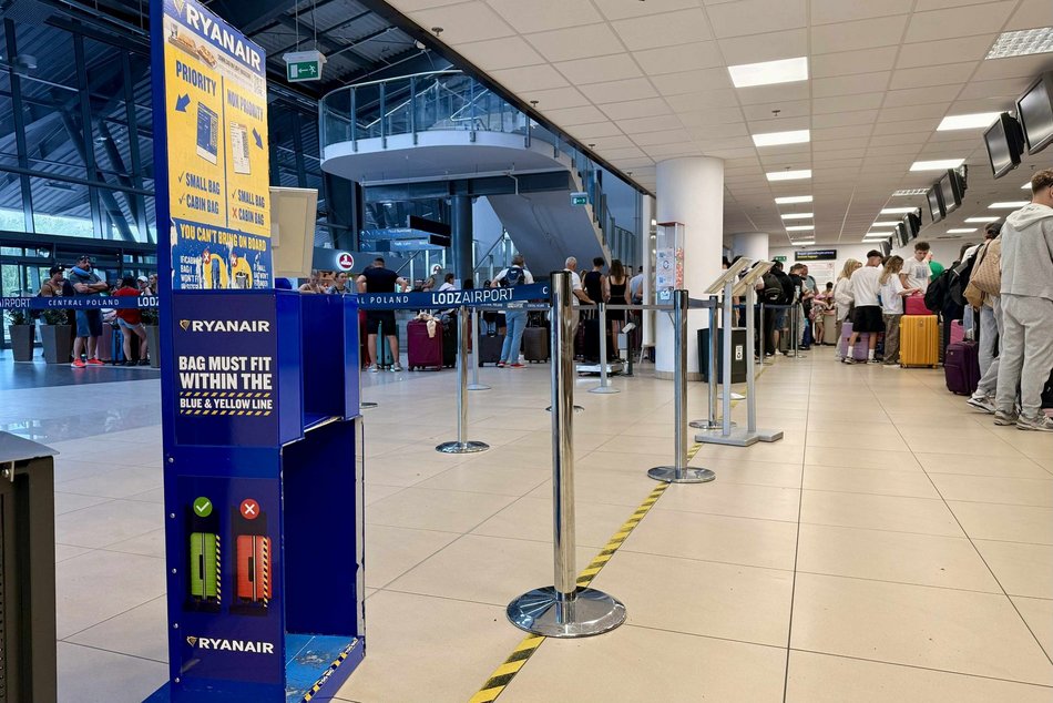 Łódź. Z lotniska w Łodzi z większym bagażem podręcznym. Na te zmiany w Ryanair czekały tysiące podróżnych!