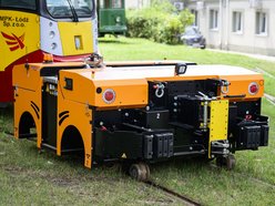MPK Łódź ma nowy pojazd do zadań specjalnych! To ciągnik do przestawiania tramwajów