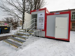 Mobilna łaźnia dla osób w kryzysie bezdomności przy al. Piłsudskiego 119