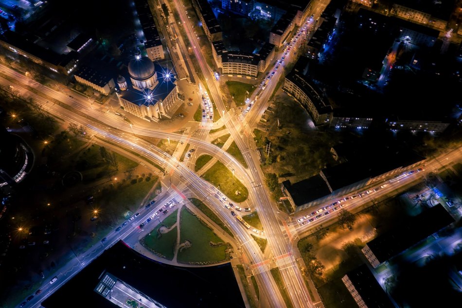 Rondo Solidarności w Łodzi nocą zachwyca! Z tej perspektywy go nie znasz