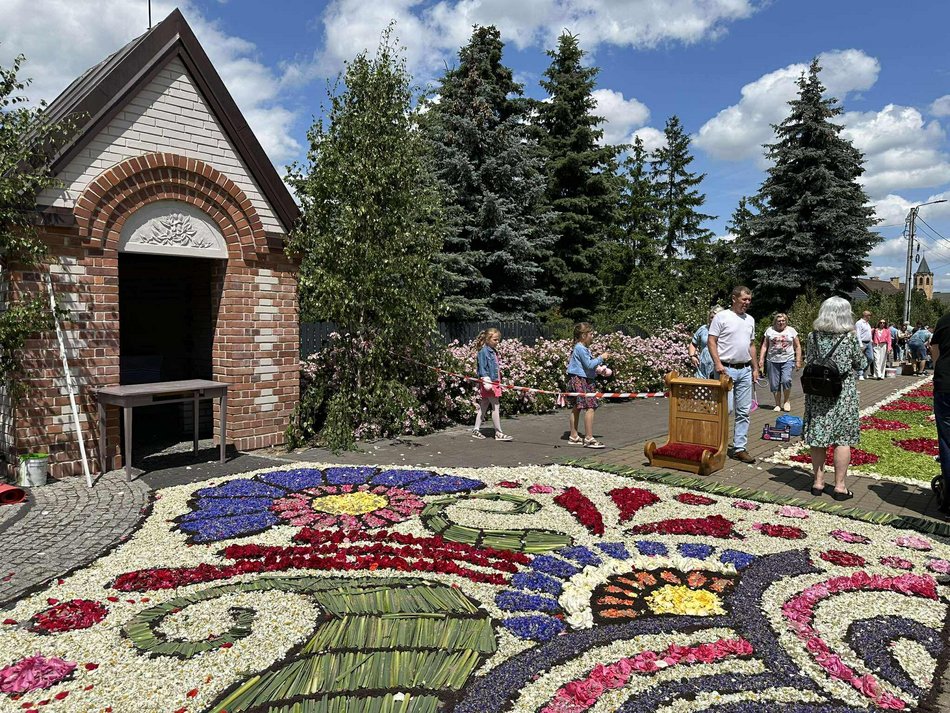 Łódź. Boże Ciało w Łódzkiem. Kwiatowe dywany w Spycimierzu