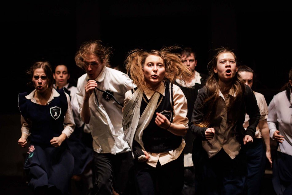 „Bękarty Bernadetty” w Teatrze Pinokio w Łodzi. Wstrząsająca historia z ośrodka sióstr boromeuszek