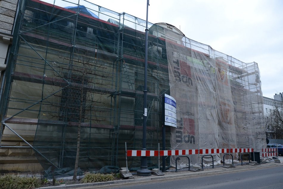 Remont willi Fränkela przy Sienkiewicza. Wokół budynku stanęły rusztowania