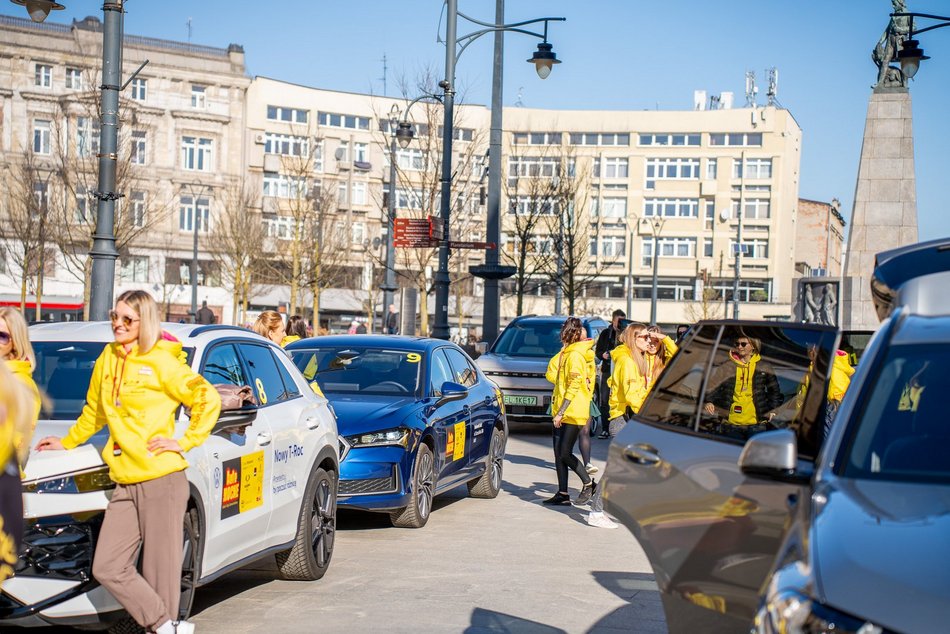 Łódź. Zobacz, jak "Babski Rajd AutoMocne" popędził Piotrkowską w Łodzi!