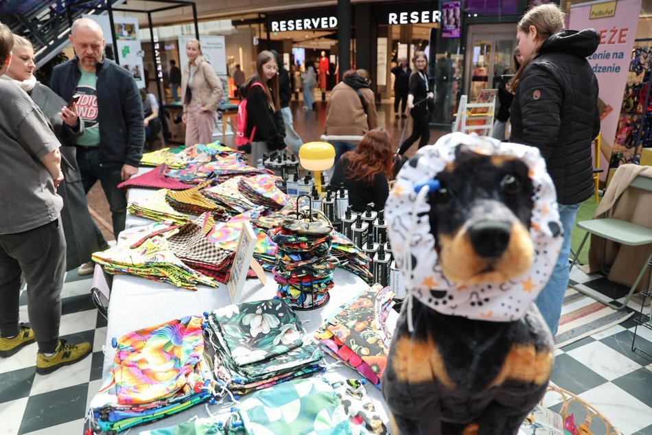 Łódź. Psi Targ w Manufakturze w Łodzi. Każdy miłośnik czworonogów znajdzie tu coś dla siebie