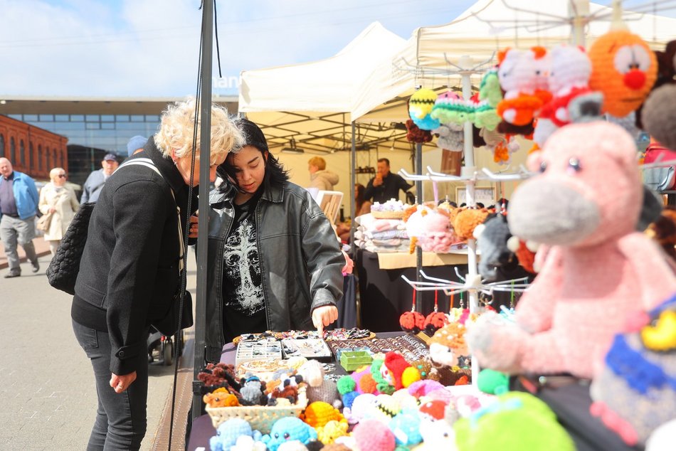 Łódź. Niedziela na targach rękodzieła w Manufakturze