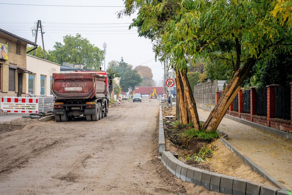 Remont Tuszyńskiej w Łodzi. Widać już nową podbudowę