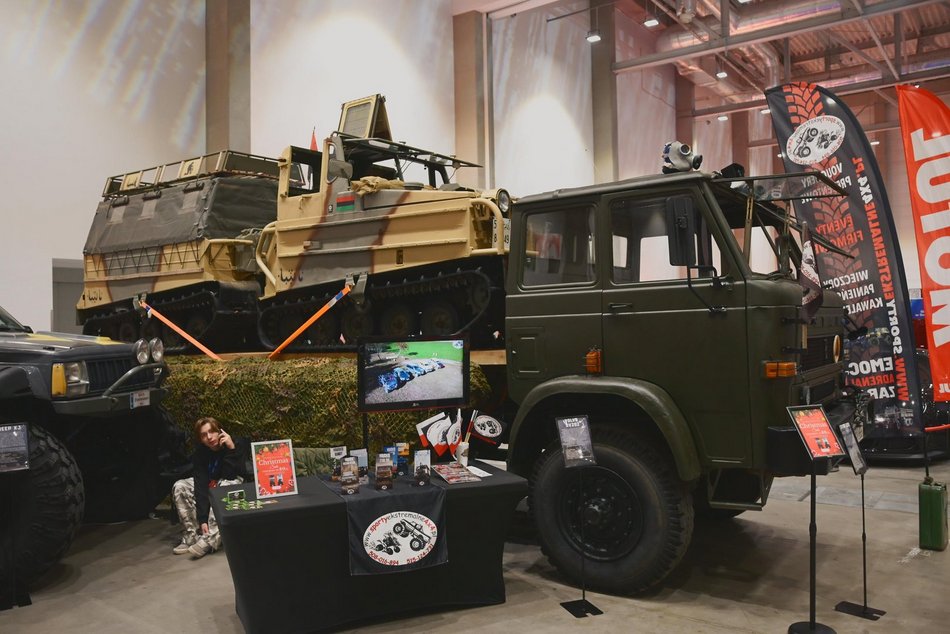 Łódź. Łódzkie Targi Motoryzacyjne w hali Expo Łódź. Klasyki, auta przyszłości, dealerzy i więcej