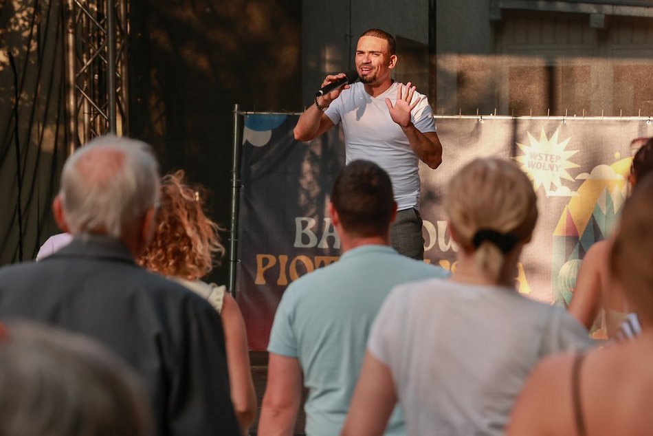 Łódź. Niedzielna potańcówka przy Piotrkowskiej. Taneczny wieczór łodzian